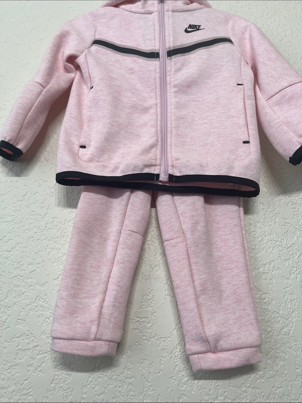 Nike Toddler Girl 18 months Pink Nike Tech Matching Set - Picture 6 of 10